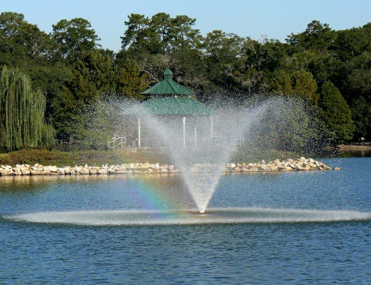 lake ella fountain