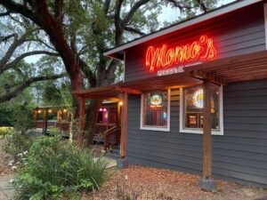 momos pensacola street location